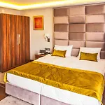 Hotel The 22