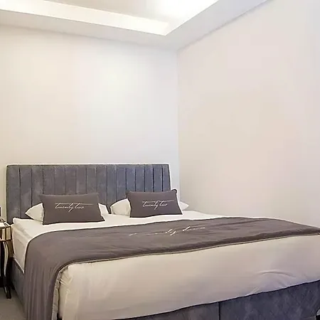 Hotel The 22